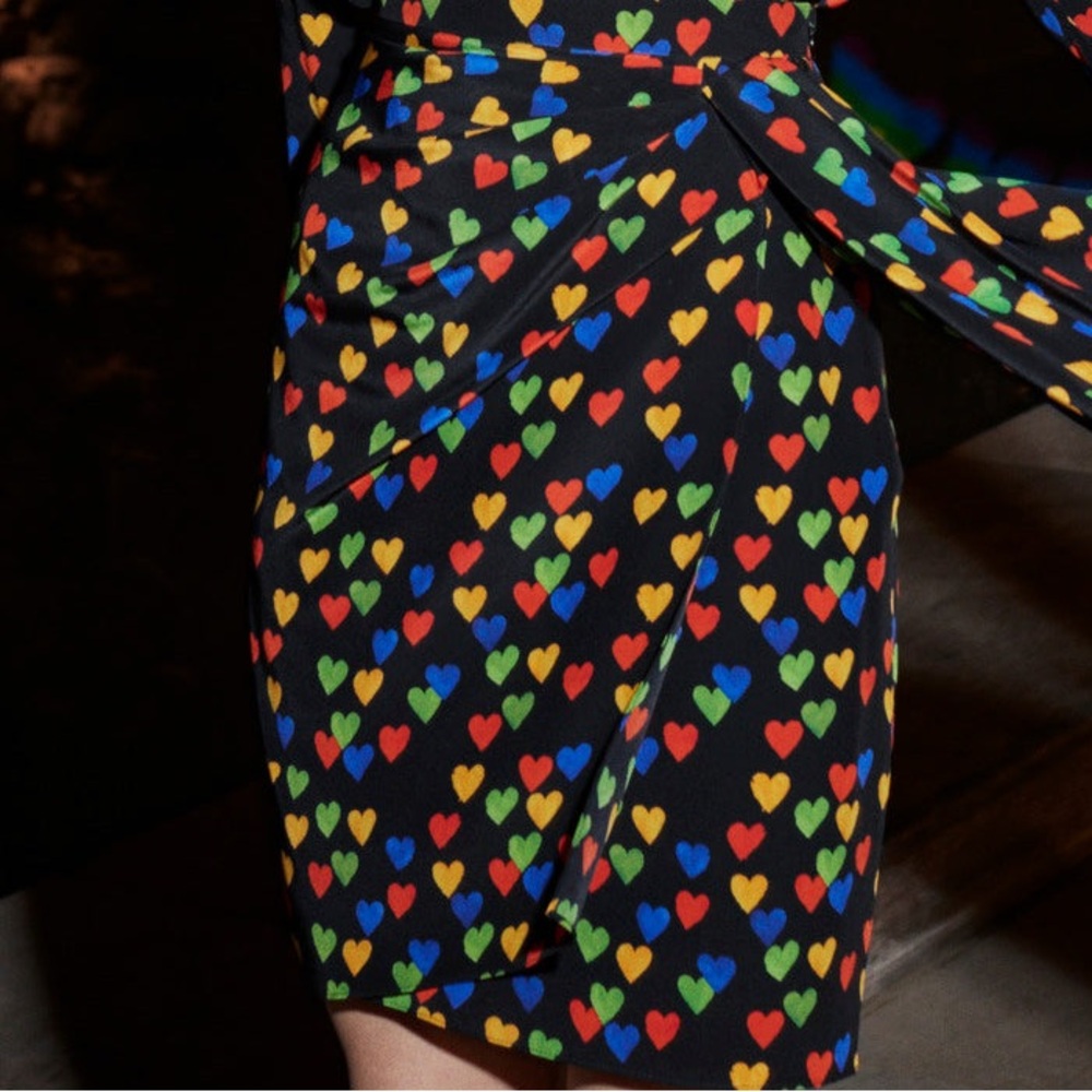 AKRIS Black & Multi Heart Print Silk Crêpe Skirt NWT 4 - Picture 2 of 8